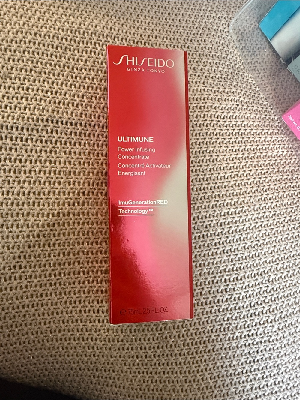 Shiseido Ultimune Power Infusing Concentrate – Red and White Accents